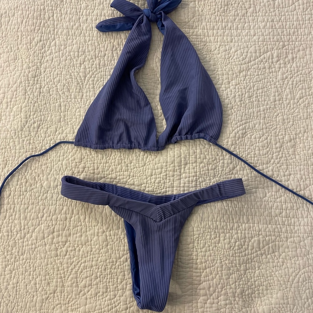 Frankies bikini worn once. TOP XL. BOTTOMS S.